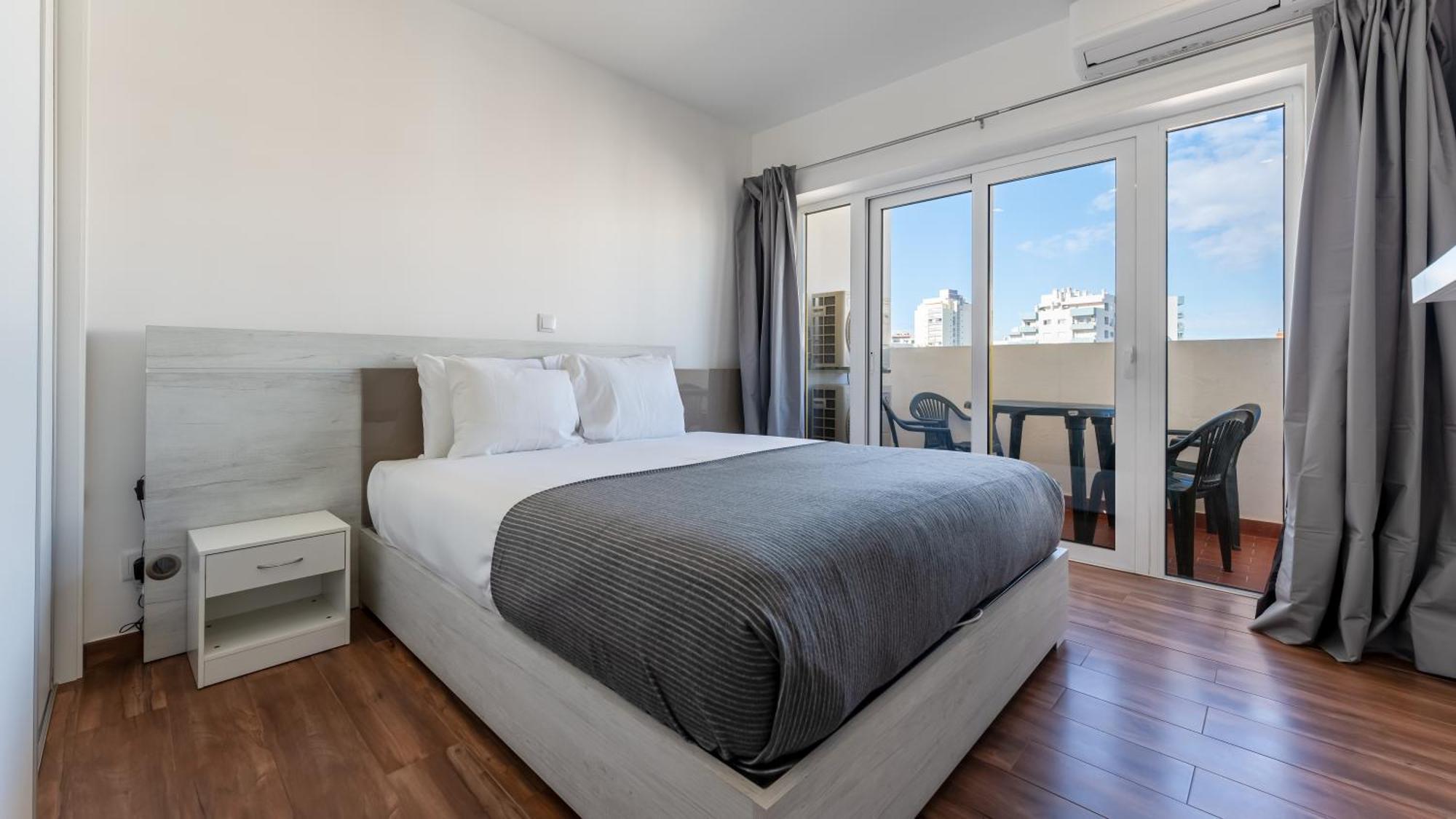 Serene Blue 1 Bdr Flat With Balcony By Lovelystay Portimão Exteriér fotografie