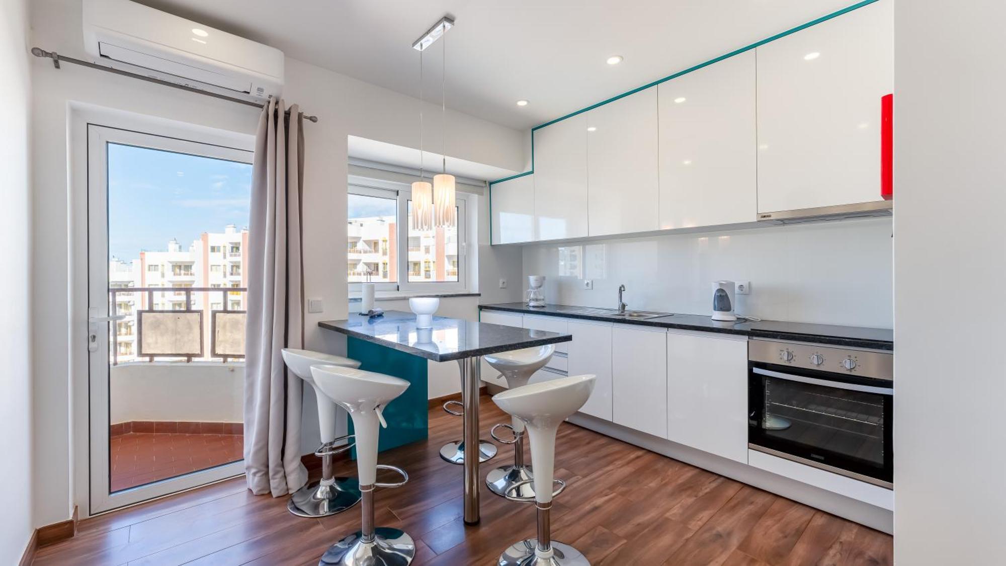 Serene Blue 1 Bdr Flat With Balcony By Lovelystay Portimão Exteriér fotografie
