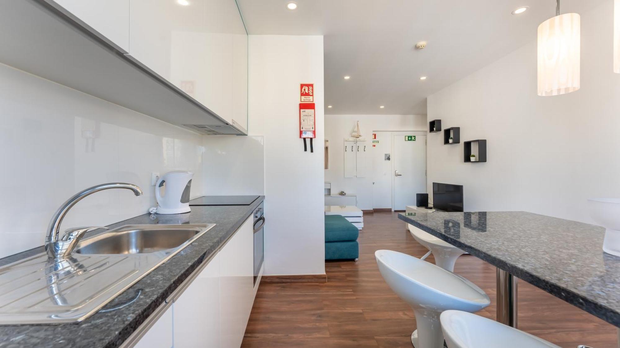 Serene Blue 1 Bdr Flat With Balcony By Lovelystay Portimão Exteriér fotografie